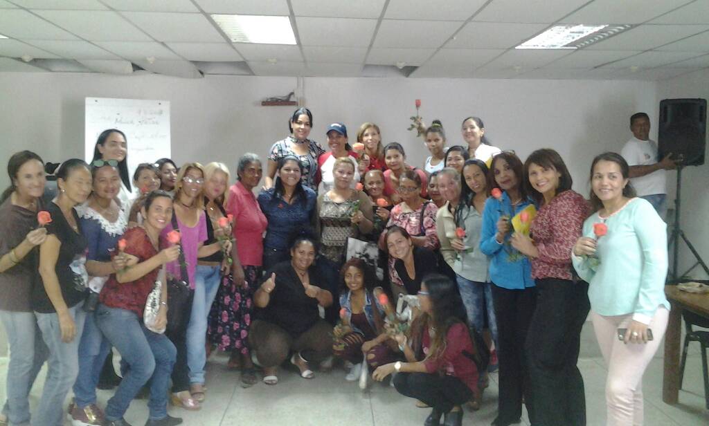 GvHerika's tweet photo. #Mujeres de #CiudadOjeda @LeonidasAlcalde  Activadas con taller #ElPetro @MinMujer @InaMujerOficial @CFSCIUDADOJEDA https://t.co/T6nv8LUGPi