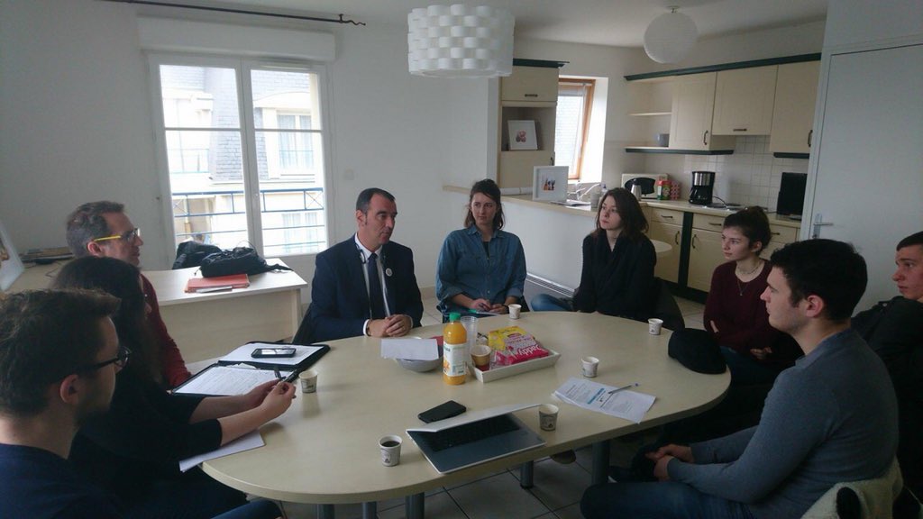 ebothorel's tweet photo. #EnPermanence: @CFDT EHPAD de Paimpol, Service civique et leur responsable, association des orphelins de guerre, et @AssociationMlod se sont succédés aujourd’hui. Déjeuner avec @CaissedesDepots. Des dossiers à suivre et à faire progresser avec une détermination comme au 1er jour. https://t.co/xhVAFX7hba