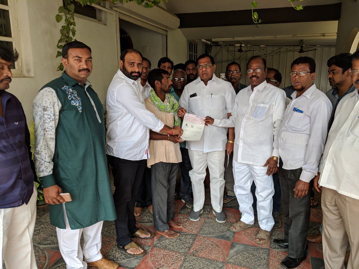 SindhuAdarsh's tweet photo. Today gave CM relief fund cheque of Rs 33000 to Venkaiah from kollur who met with accident and got his leg injured.MLC bhoopal reddy garu took to CM notice and got CM relief sanctioned as he is very poor.@KTRTRS @TelanganaCMO @CommissionrGHMC https://t.co/2VDmDb9WiI