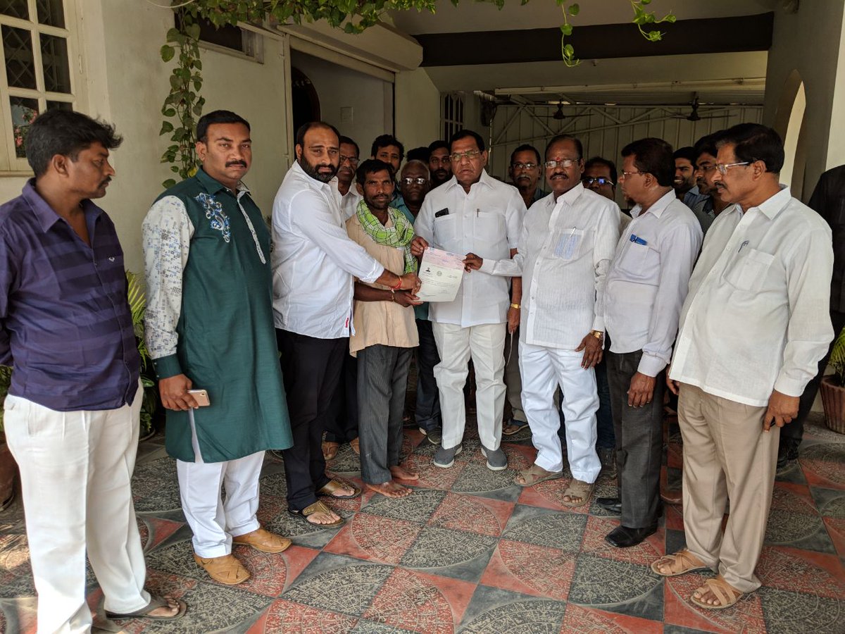SindhuAdarsh's tweet photo. Today gave CM relief fund cheque of Rs 33000 to Venkaiah from kollur who met with accident and got his leg injured.MLC bhoopal reddy garu took to CM notice and got CM relief sanctioned as he is very poor.@KTRTRS @TelanganaCMO @CommissionrGHMC https://t.co/2VDmDb9WiI