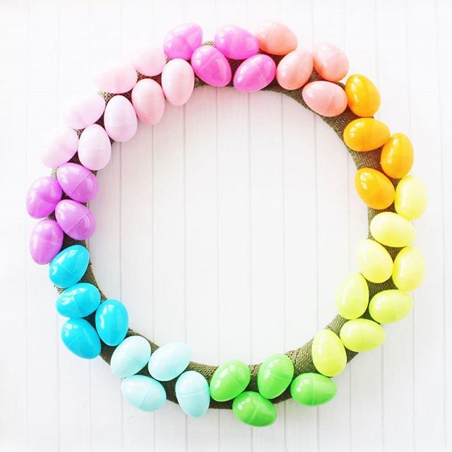 LaurasCraftyLif's tweet photo. Learn how to make this colorful and bright rainbow inspired Easter egg wreath. It is so easy to make!
#crafts #Easter #easterdecor #eastereggs #spring #craftsblogger #laurascraftylife #rainbow #eggs https://t.co/c9RAB8idpJ https://t.co/pvPUPdbrth