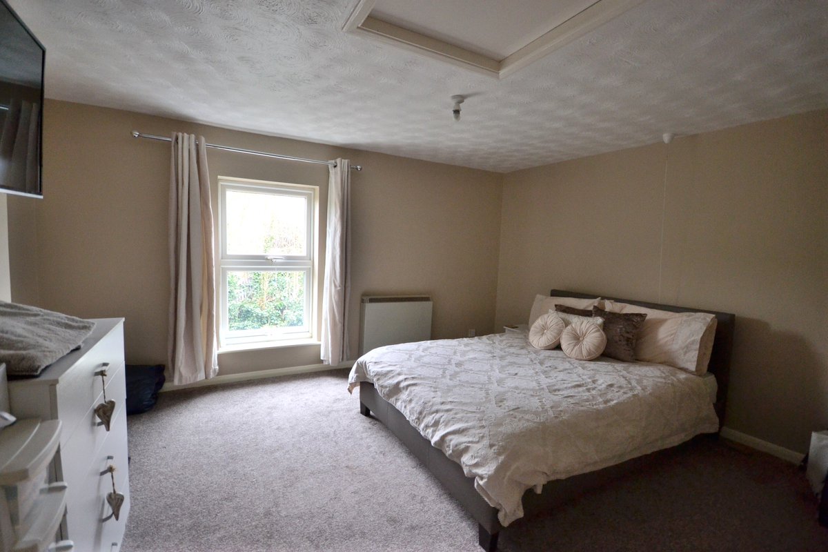New Listing: Victory Lane Tilney St Lawrence, 
£155,000

A modernised 2 bedroom end of terrace situated in the village of Tilney St Lawrence. 

To view all of our properties follow the link rightmove.co.uk/property-for-s…
