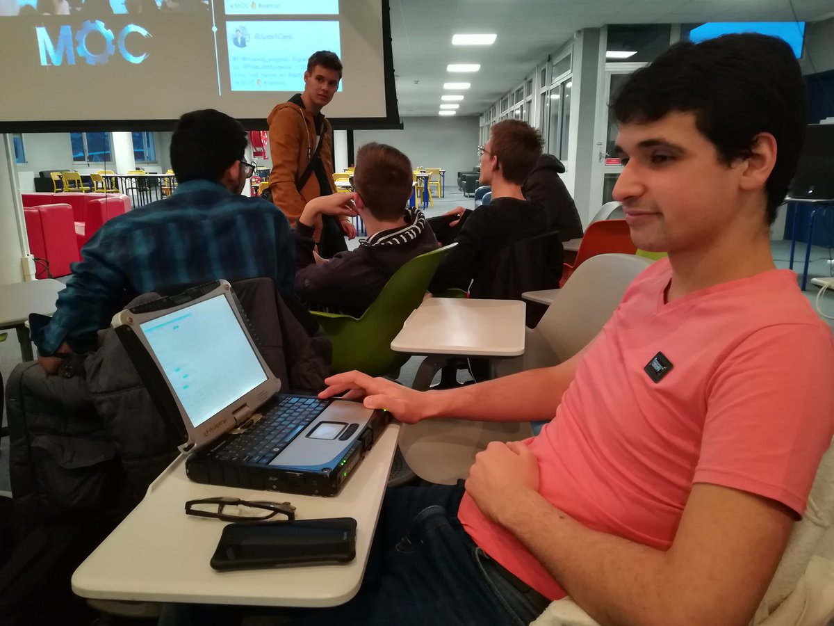PolluxPom's tweet photo. Sans déconner le mec vient au MOC avec sa chaudière à charbon #wemoc #NewTech @makers_original @FabLabMarseille https://t.co/Ltp3aUwdp2