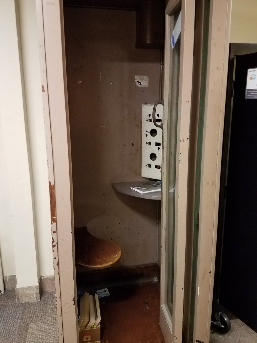 YoyiRoots4Hoops's tweet photo. A #BrooksHall phone booth (minus the phone): (almost) nothing has changed in 45 years 🙄😉!! Current resident @PhanesiaPharel says they serve as cozy study booths--did they back then, I wonder...
@BarnardCollege https://t.co/tk85Yi5ggF