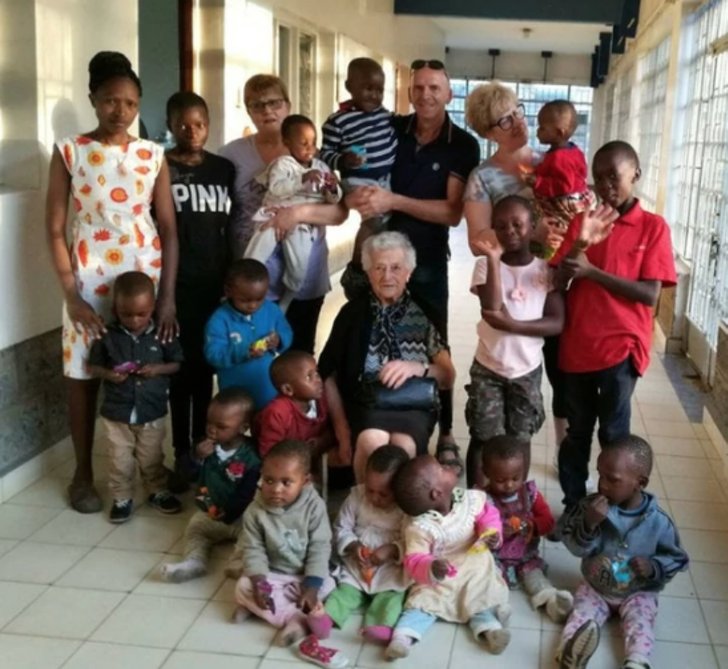 Aulasmpmadrid's tweet photo. ¿Conoces la historia de esta joven de 93 años que se ha ido a Kenia como voluntaria? Necesitamos más gente como ella en el mundo. https://t.co/N0Oq0pY7Sk https://t.co/Hh0dWsOQTi