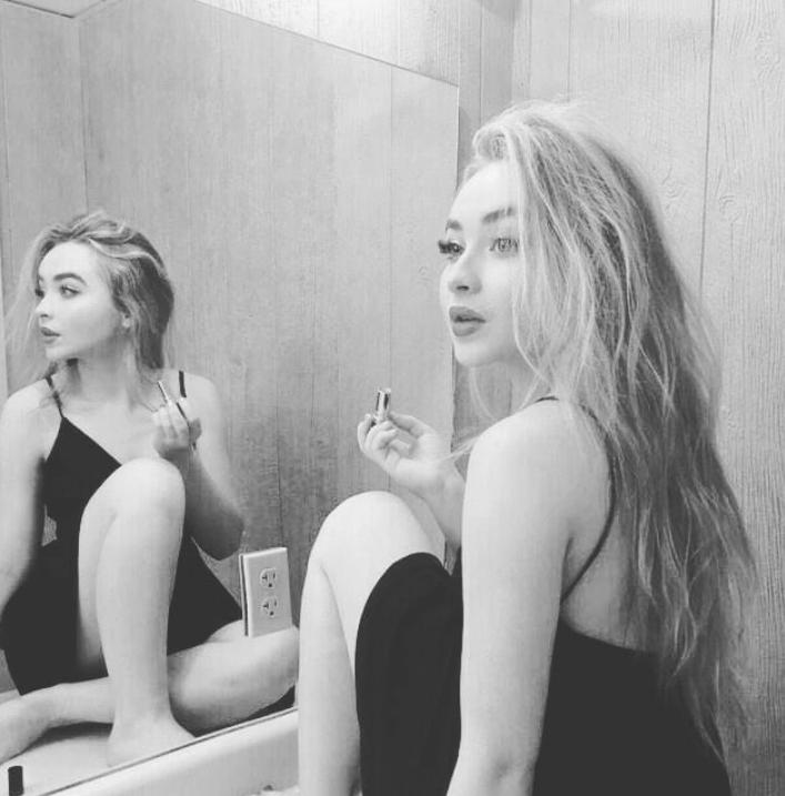 ومدري ليش الجدم تتراجف على دروب النحبهم ،
والمصيبة علينه ما يرجف كلبهم ..

.

.
#اليوم_العالمي_للمراه