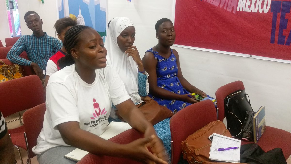 e2ctogo's tweet photo. #cafe2c #8mars sous le signe de la participation des #femmes à la gouvernance #politique au #Togo. Nous sommes heureux que les #jeunes #filles s'interessent au #cafe2c de cet après-midi @nadegeafoutou https://t.co/5cqicwL7V1