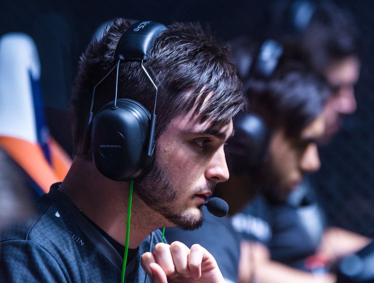 theScoreCSGO's tweet image. shox replaced by mixwell on G2 thesco.re/2Fo20jc