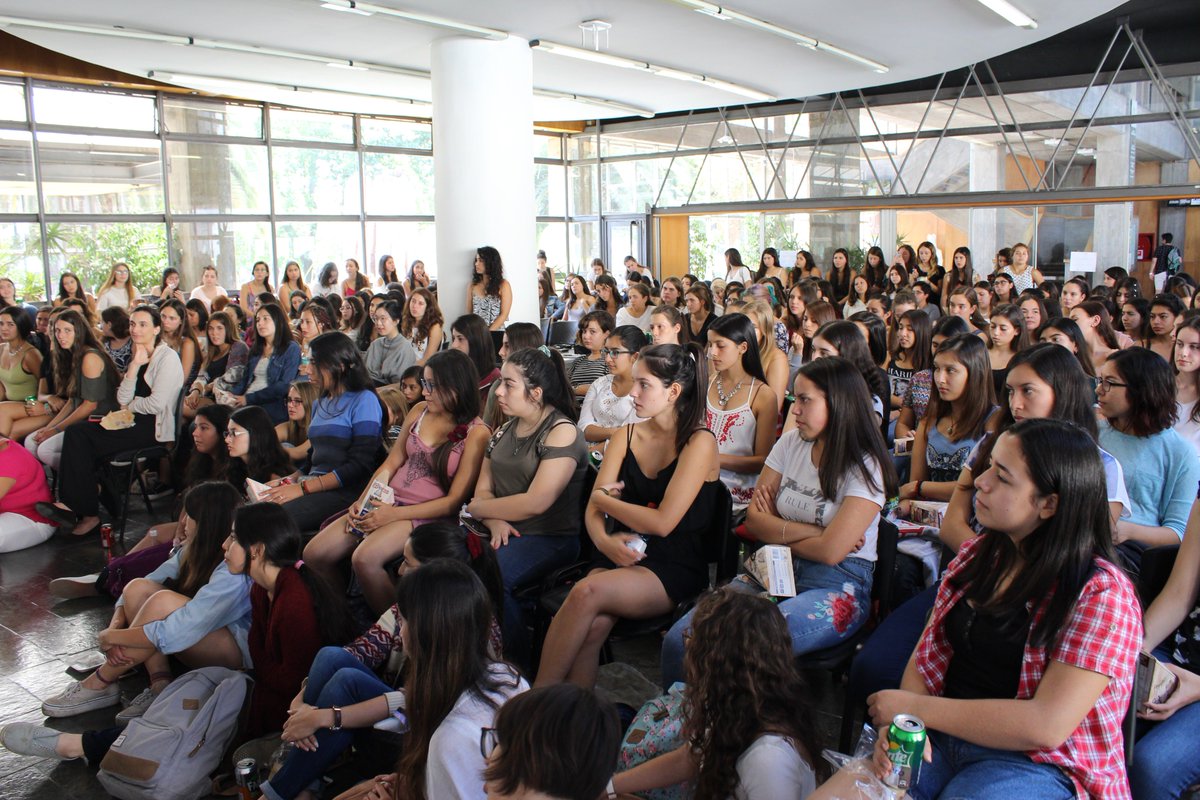 MujeresIngUC's tweet photo. Una gran convocatoria tuvo nuestro Almuerzo de Bienvenida a las alumnas y novatas de la Escuela en el #DiaInternacionaldelaMujer #IngenierasUC 🙋‍👏🎉 https://t.co/WLp077ELN9