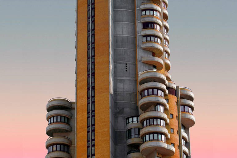 culturplaza's tweet image. 🔴Hilo (3/4) La propuesta de @almeferphoto mezcla fotografía, ciencia ficción y neurociencia. Según su autor, &quot;la neurociencia tiene mucho que decir acerca del arte, tanto en concepto como en forma&quot;. #AlienArchitecture es una muestra de ello bit.ly/2G9RKbm