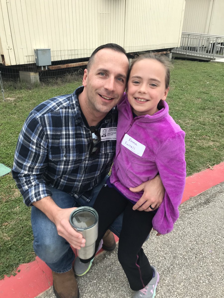 ECT_Amy's tweet photo. Greatest thing about working at my kids’ school?...when this handsome guy comes to see them on field day, I too get to see him!#Almost15Years #MarriedLife #LoveMyHubs #FieldDay https://t.co/cqkx5QFgdp