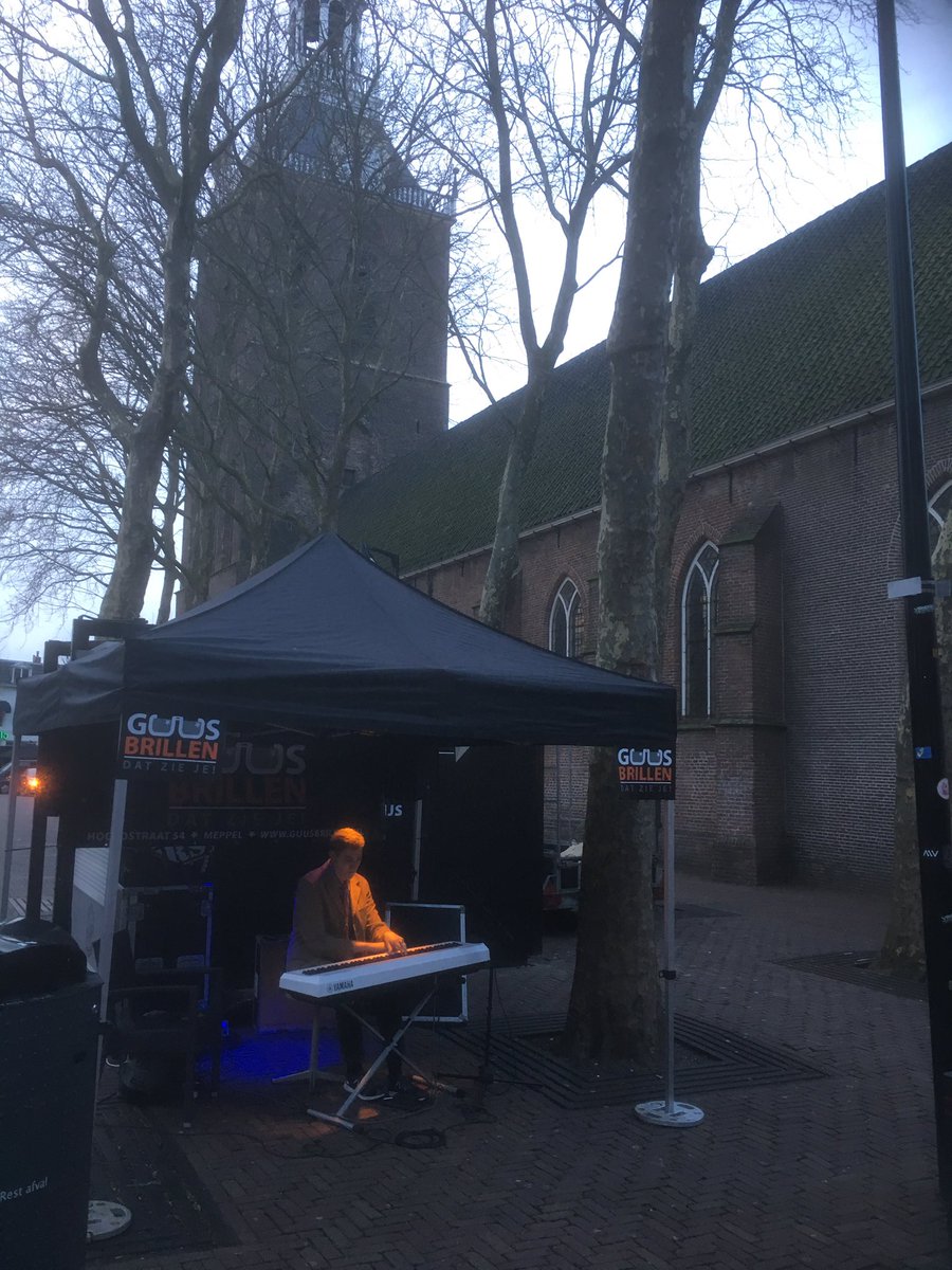 MNVDP's tweet image. Alleen maar positieve reacties van het winkelend publiek in de binnenstad van @GemeenteMeppel. "Wat een sfeervolle geluiden, prachtig" #meppelernachtvandepopmuziek