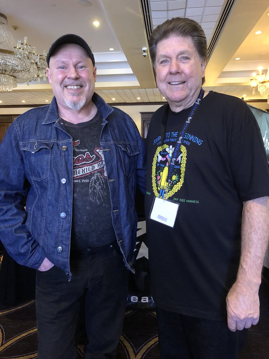 SuonnaKononen's tweet photo. Ilkka Vartiainen, #HuojuvaLato, ja The Byrdsin Sweetheart Of The Rodeon steel-kitarat soittaneet #LloydGreen ja #JayDeeManess. Ilkalle kaverikuvat, minulle levynkeräilijälle nimmarit. Legendaarisuusaspekti alkaa olla tapissaan. https://t.co/3cYi39oKI2
