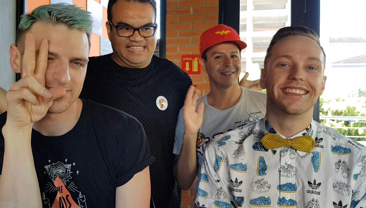 RosaDistrito's tweet photo. Conversamos con @bigandmilky @BDvich y @LaganjaEstranja, pronto les estaremos compitiendo el video y la entrevista en nuestro blog: https://t.co/zDG4t8VSCi. Gracias amigos de @Talent_MX .

Hoy estas estrellas junto a @AdoreDelano se presentan en C3 Stage con #IconicQueensShow https://t.co/seUYW80bh5
