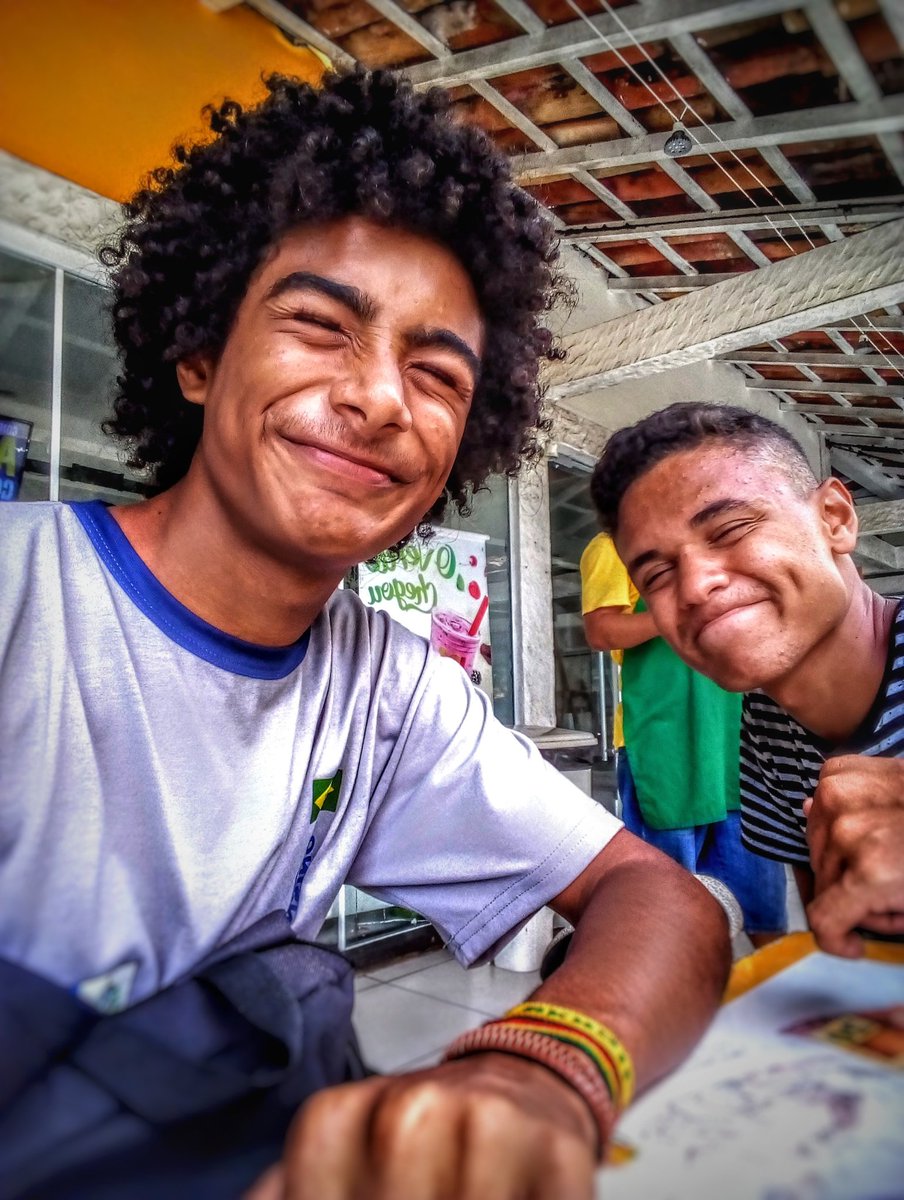 natao_71's tweet photo. As vezes a felicidade está do nosso lado... Irmão!♥️
#irmãos #amor #chiquinho #negoes https://t.co/gMDBBkKKoL