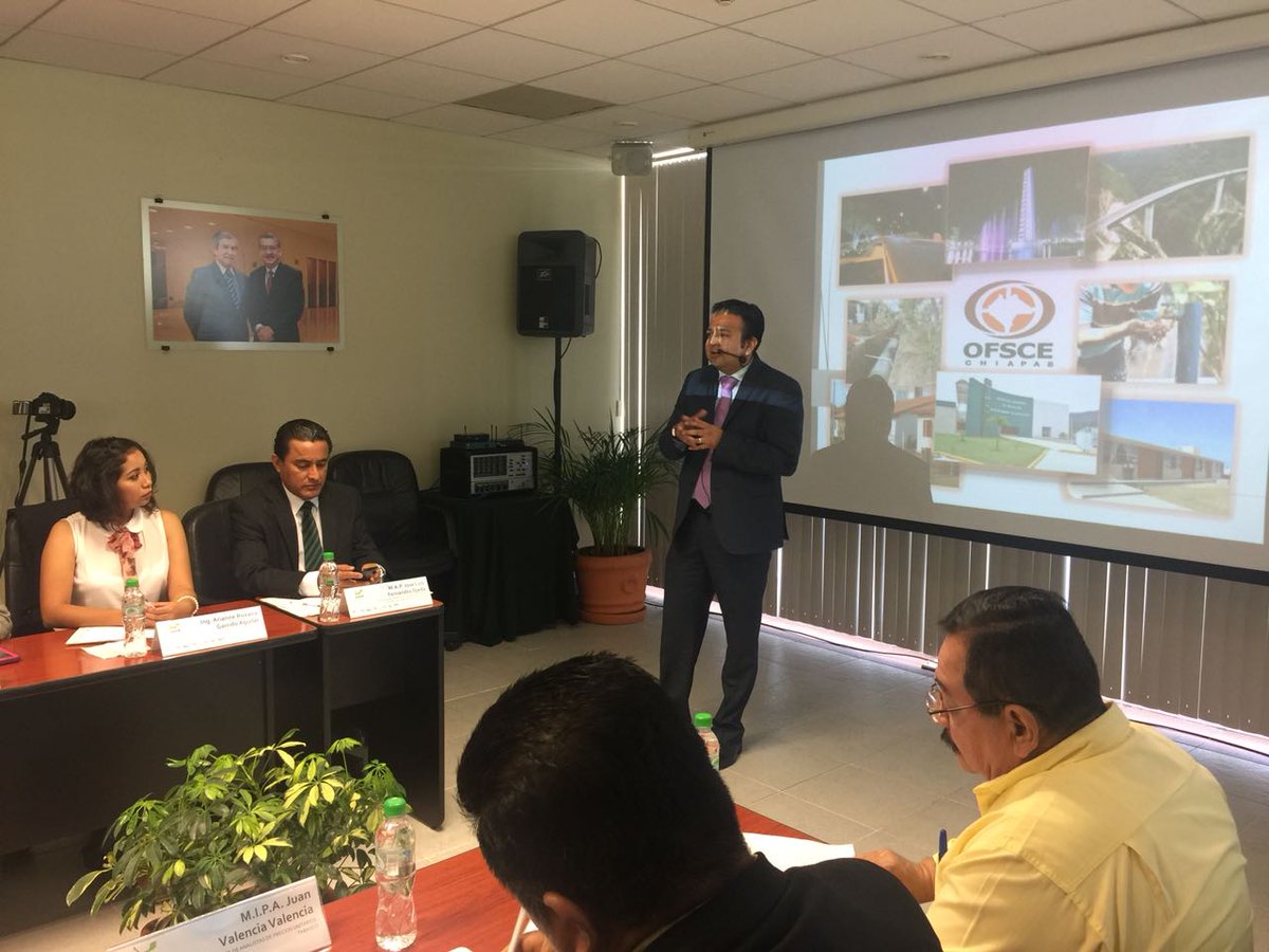 ASEChiapas's tweet photo. El Arquitecto Carlos A. López Hernández quien se desempeña como Supervisor de Auditorías en el #OFSCE; en su exposición sobre "Buenas Prácticas en Materia de Auditoría a la Obra Pública" en la reunión del Grupo 4 de la #ASOFIS que se celebra en Xalapa, Veracruz. https://t.co/ipPgkID0bV