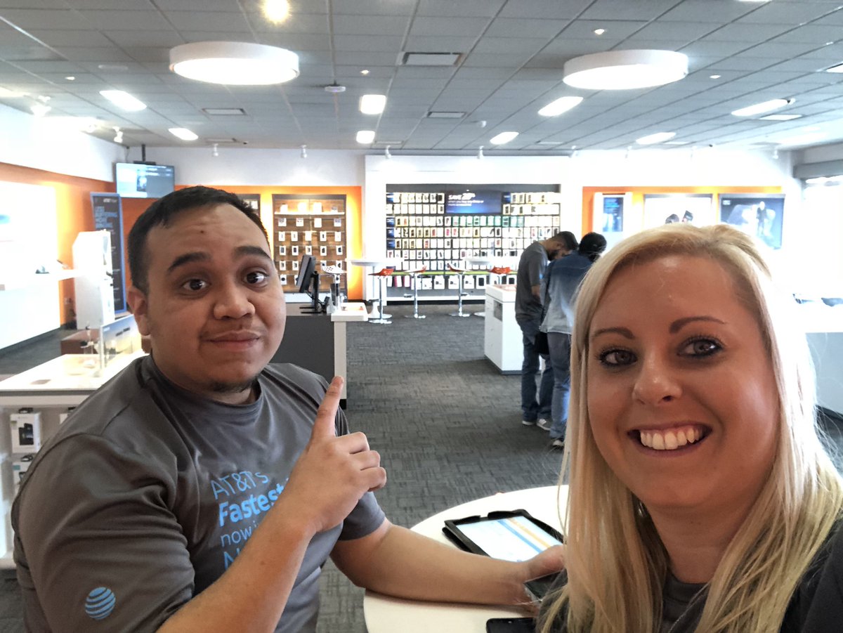 #LookatLemmon Fabian with a business internet! <a href="/NTXChase/">Chase</a> @carriejohnsontx @NTX_Execute <a href="/OctaviaEvans21/">Octavia Evans</a> <a href="/FaboPadillaNTX/">Fabian Padilla</a> @CRgrowthgurus #WeAreNTxDynasty #PowerCentral #RunningWithFuel