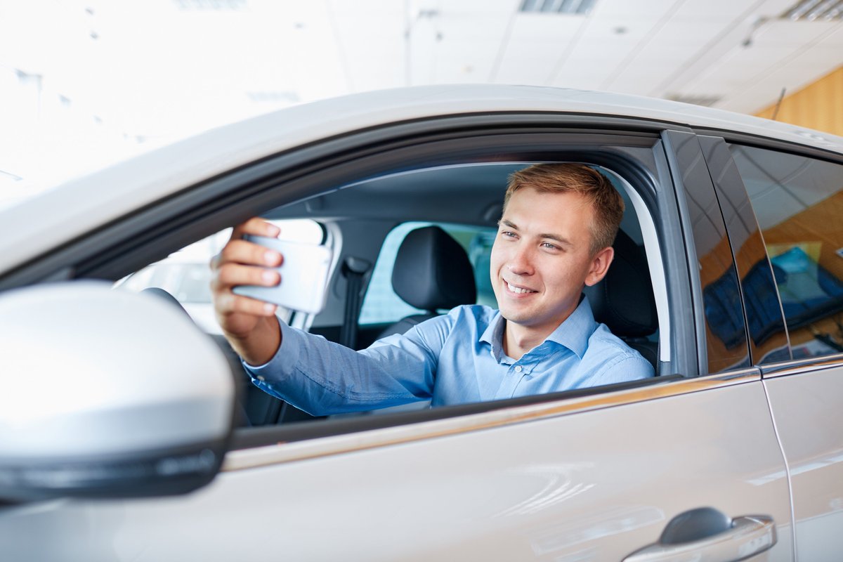 Ready for the dream ride that doesn’t come with a luxury price tag? Then head over to our showcase room and get started shopping for your dream ride!