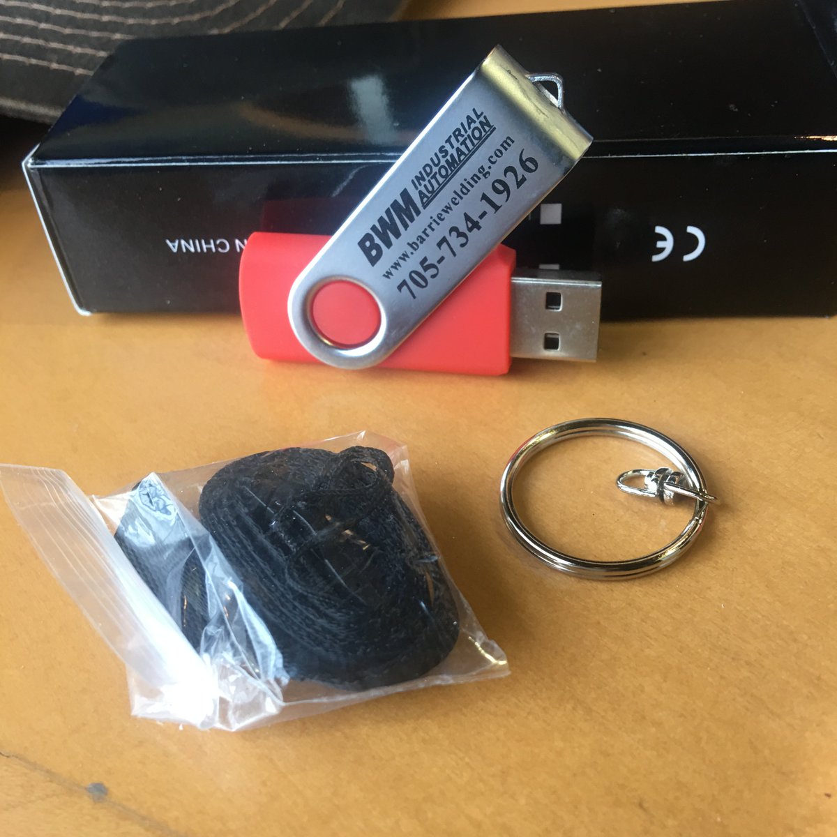 FullyPromotedBa's tweet photo. #BarrieWeldingandMachine just did these #custom #USB #drives to share their #INFORMATION.
#EmbroidMeBarrie #FullyPromoted #Barrie #printed #ShopLocal #ichooselocal #branded #marketing #Welding #keychains #lanyard https://t.co/hl6o6t6yDj