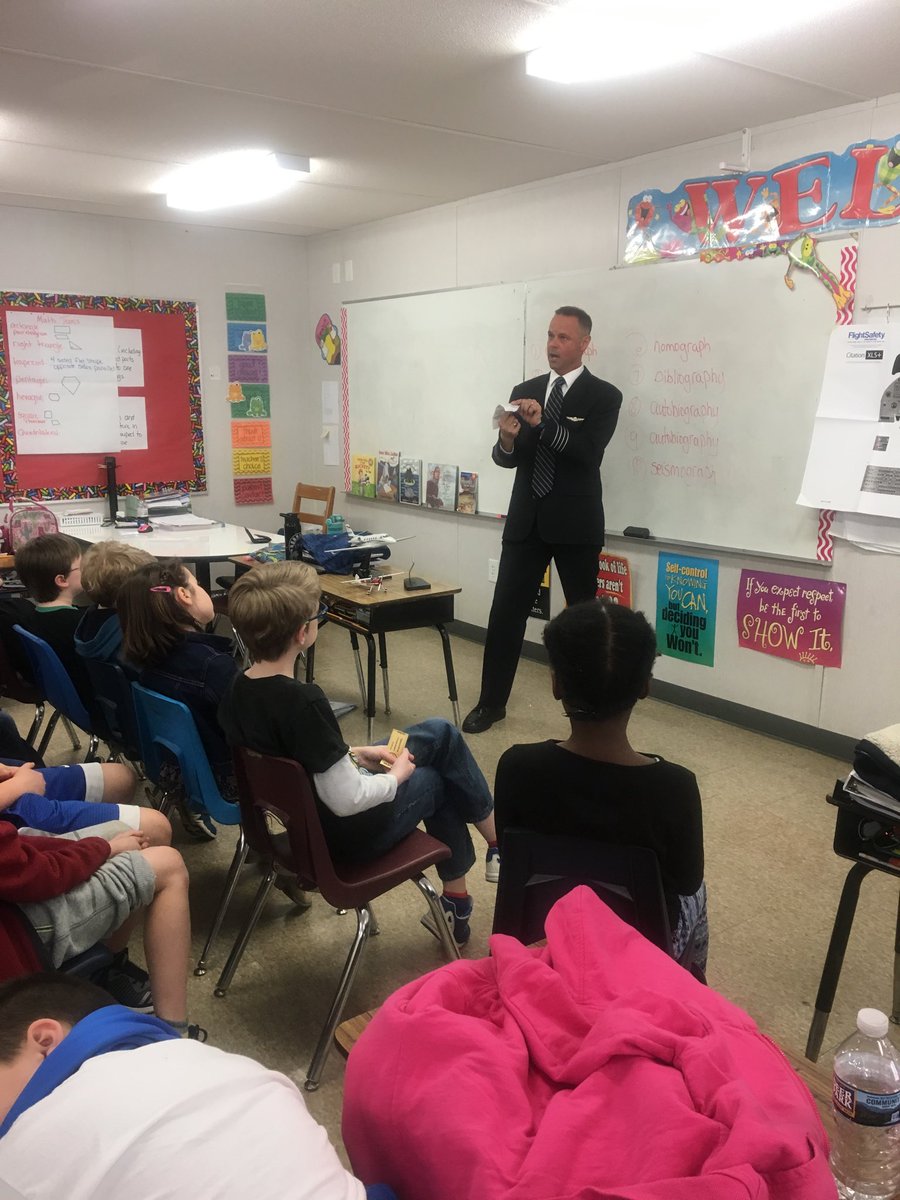 LesScience's tweet photo. Career Day at LES👨‍✈️ https://t.co/kmtZgzzOkJ