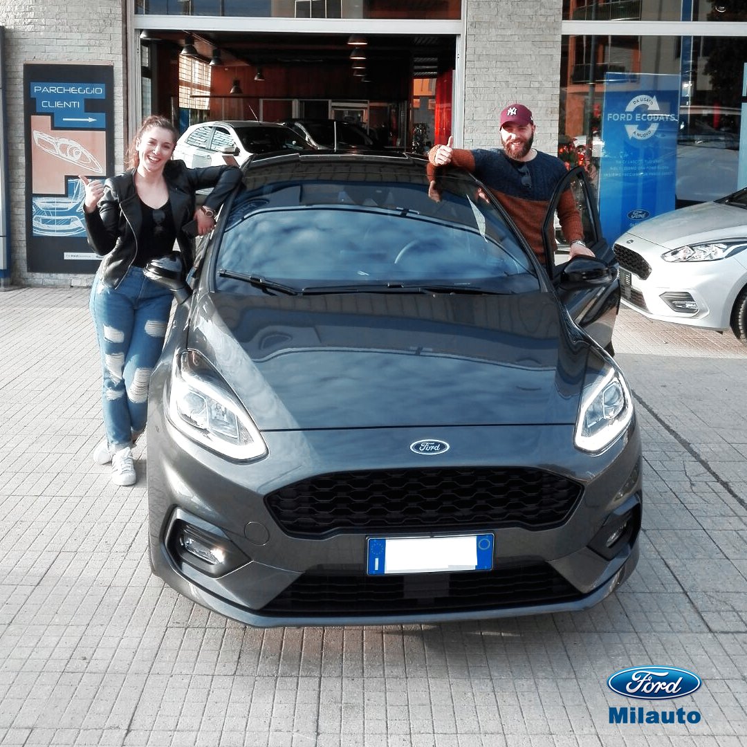 FordMilauto's tweet photo. Ecco una consegna dalla nostra sede di Messina!  🚘
Auguri ai nuovi possessori di questa #Fiesta ST-Line. 🎉
Tanto bella quanto aggressiva, complimenti! 😎
#ford #auto #fordlove https://t.co/SjtVoh0fpt