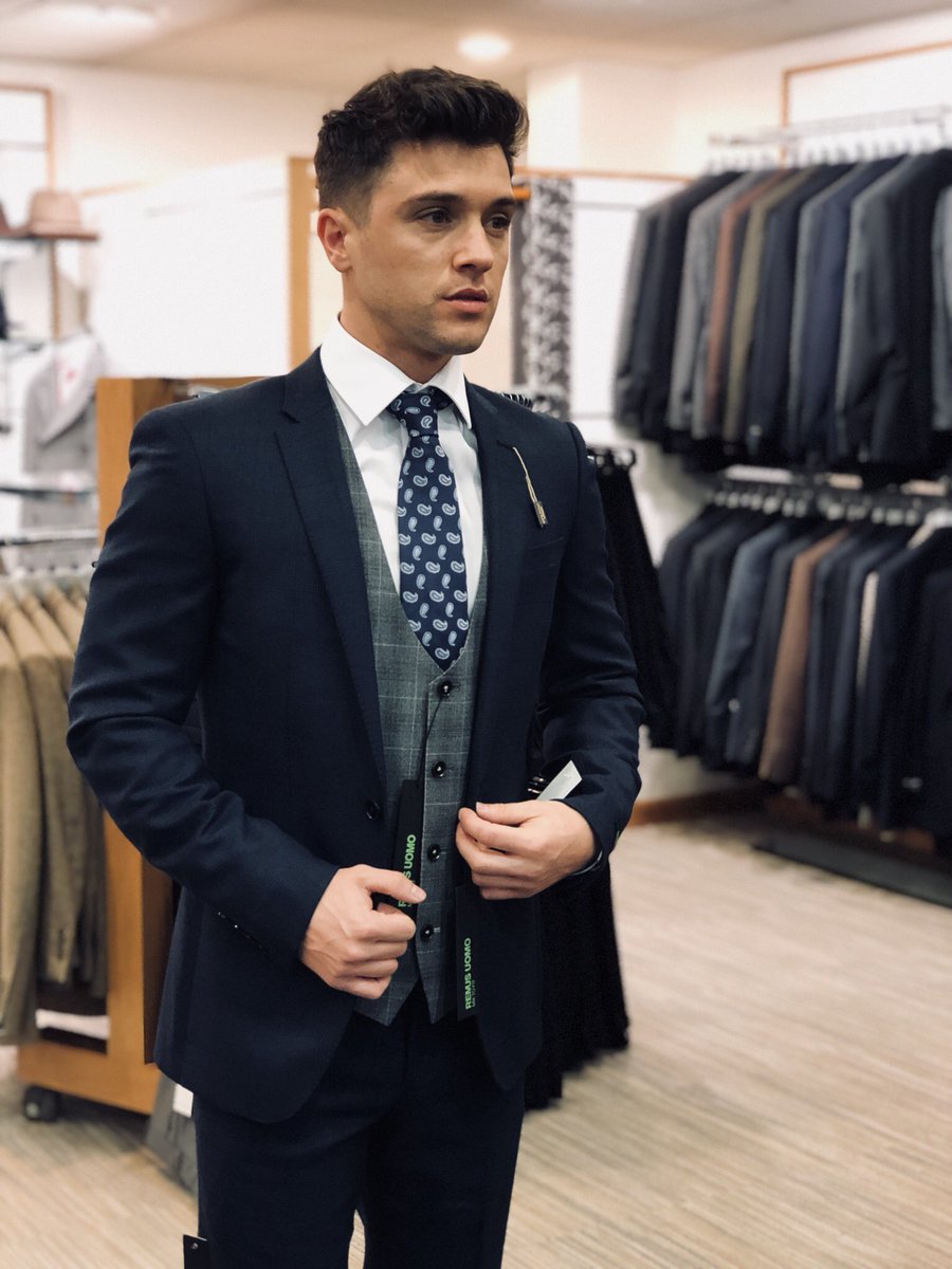 CoesStores's tweet image. Our @GoldingNew branch had a special visitor this afternoon! They had the pleasure of singer @JJHamblett from @UnionJworld come into the store and get fitted up in a suit!👔 #jjhamblett #newmarket #goldingnewmarket #menstailoring #singer #unionj #xfactor #suitandtie #fridayfun