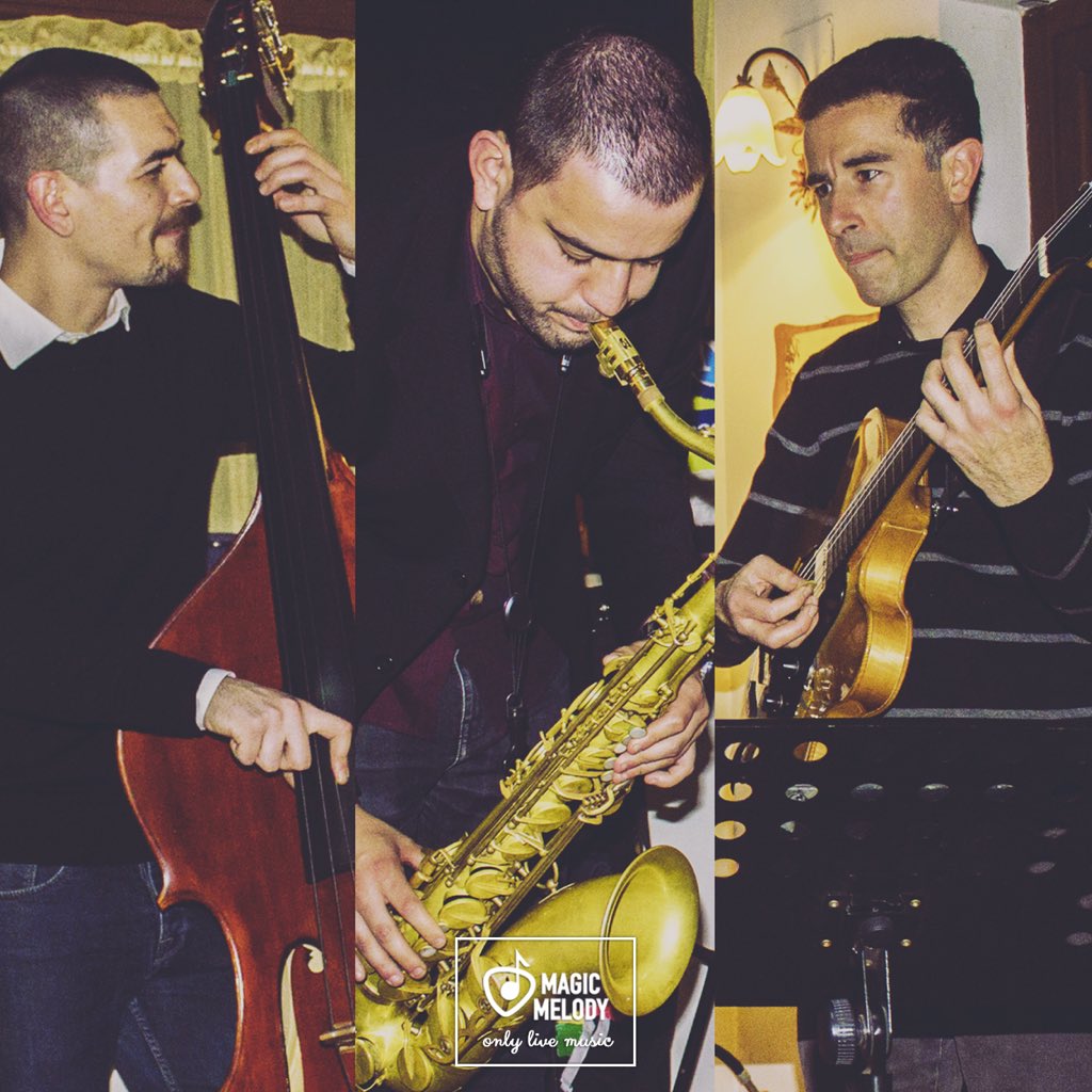 Jazz Trio 🎷 🎼

#magicmelody #onlylivemusic #jazztrio #trio #jazz #jazzmusic #saxes #doublebass #guitar #jazztime #jazzevent #jazzconcert #trio #ensemble #jazzensemble #musicians #musicianslife #live #livemusic