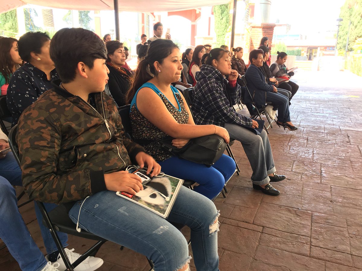 DiianaPerezB's tweet photo. Se hace entrega de certificados de Educación Básica en #Ocoyoacac gracias a @INEAmx; con ello las personas que por distintas circunstancias abandonaron sus estudios pueden tener su certificado de Primaria y Secundaria.
#YoCercaDeTi https://t.co/BJPQYVIXj7