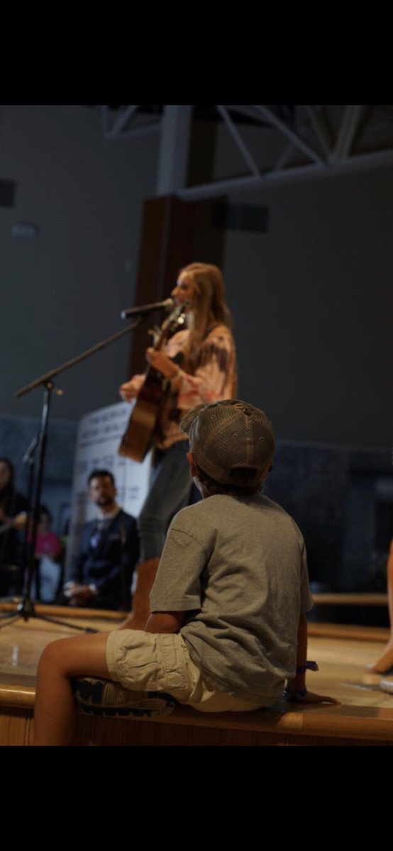 IzStefaniaMusic's tweet photo. This picture gives me chills every time and reminds me why I love what I do! #PCGStong #focus #martywaynephotography #love #oprymills #stage #singer #songwriter #performer #firsttimethere #tb #wow #grown https://t.co/sS9dqVHdrv