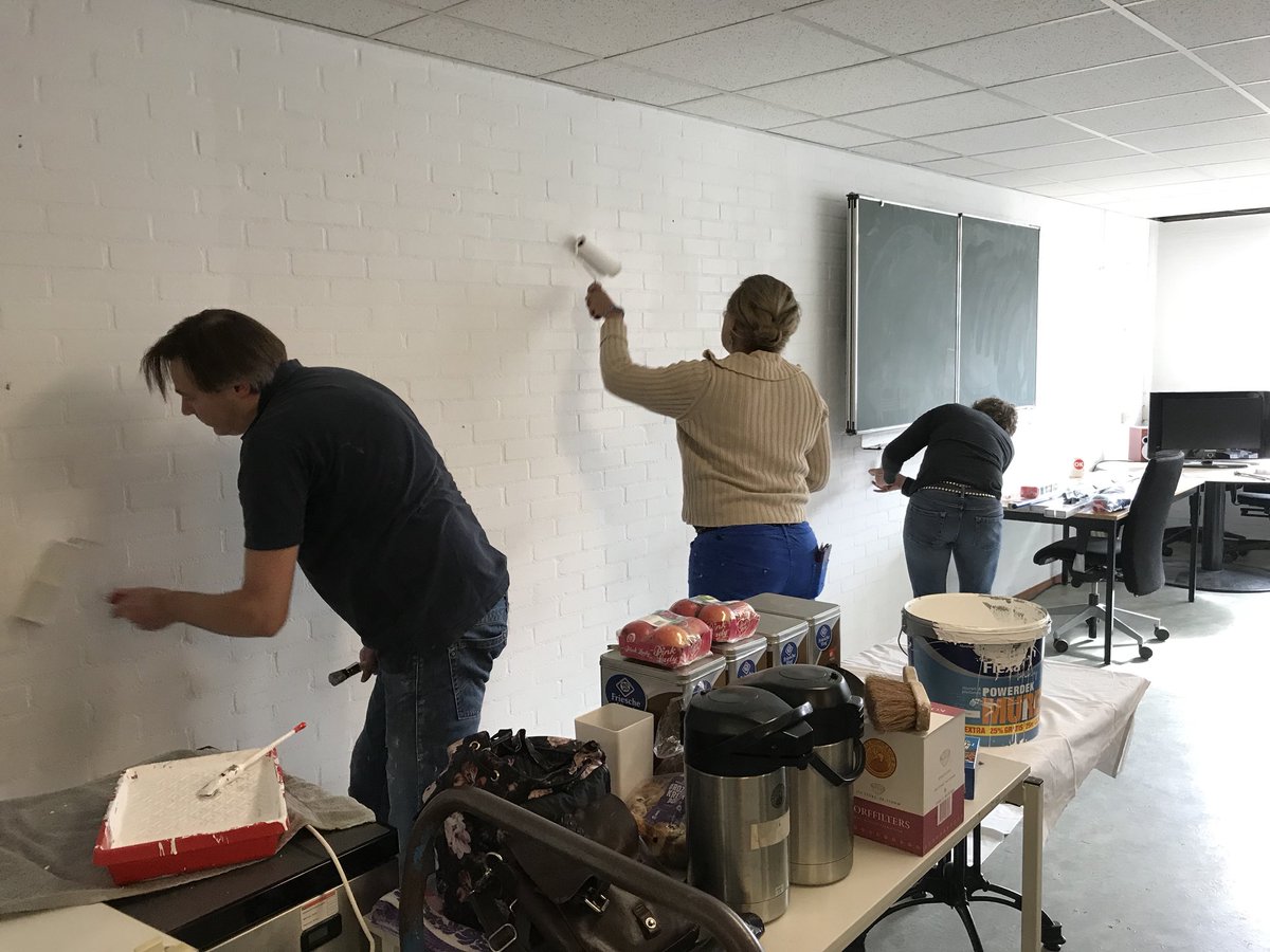 Avondje bijkomen van 1e dag <a href="/NLDOET/">NLdoet</a> bij <a href="/HaagsAsiel/">Haags Dierencentrum</a>. Morgen dag 2, maar nu al #trots. #makeover #muurschilderingen <a href="/BoyBoelhouwer/">Boy Boelhouwer</a> <a href="/WerlemannHenk/">Henk Werlemann</a> @HaagseUitdaging <a href="/MsChelize/">Chelize Perez</a> <a href="/VanAmeyde_NL/">Van Ameyde Nederland</a> <a href="/Aegon/">Aegon</a>