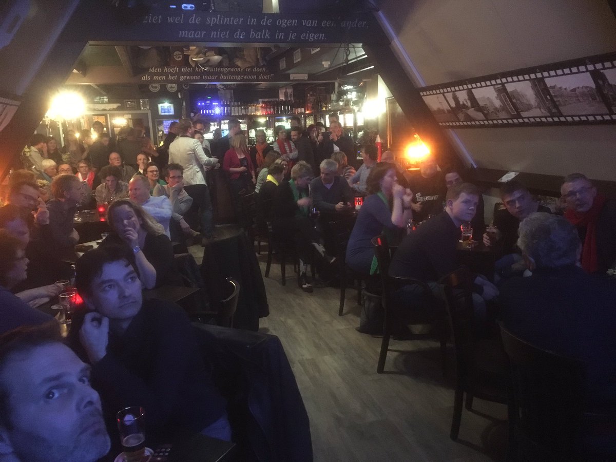 MNVDP's tweet image. Nu de politieke ronde van de #popquiz van de #meppelernachtvandepopmuziek. Er zit wel degelijk muziek in de politiek.👍