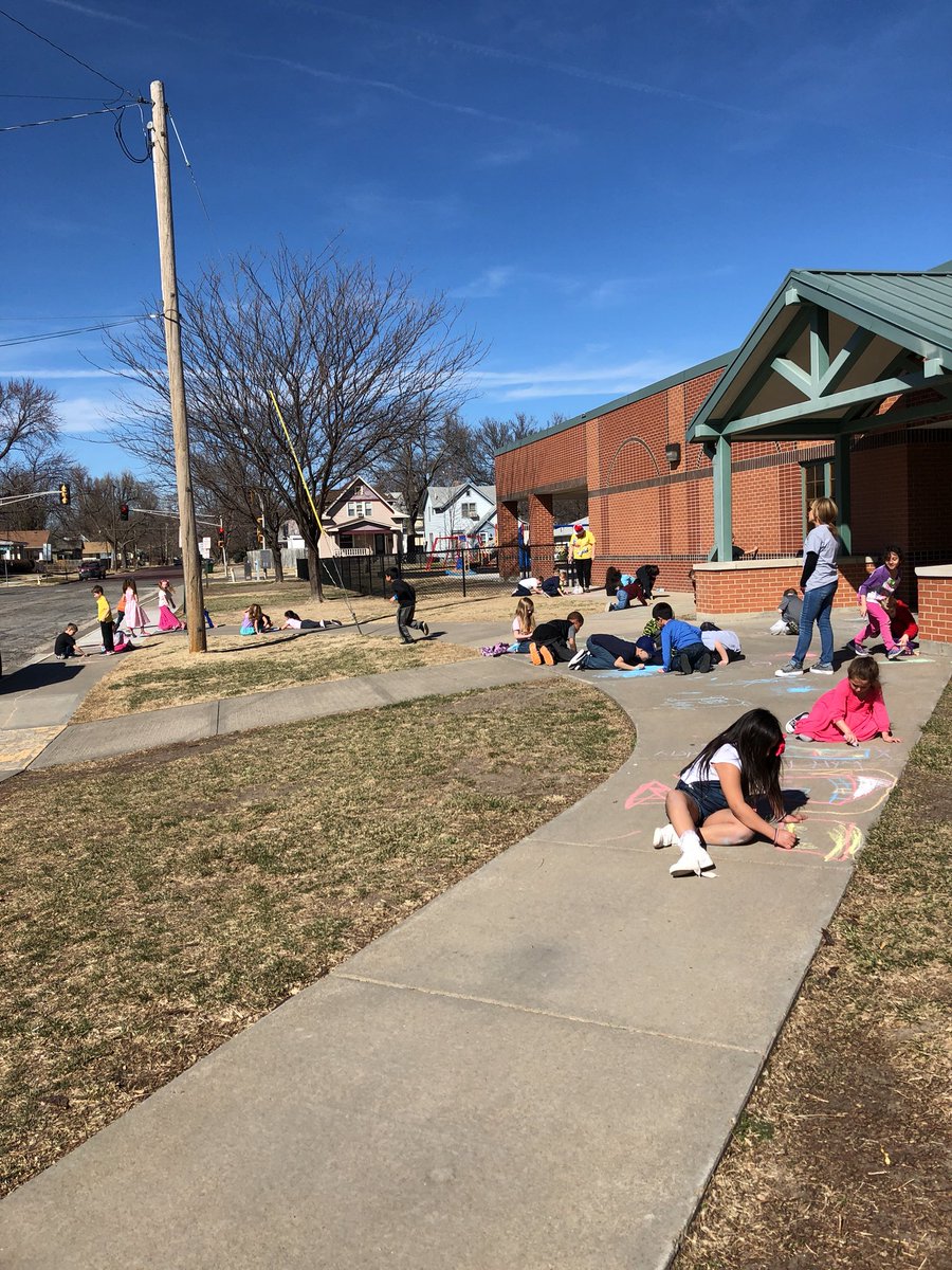CW_Robinett's tweet photo. Enjoying the beautiful weather with a little writing outside ☀️@CW_odonnell #CWCommunity https://t.co/C7XN1RtEoz