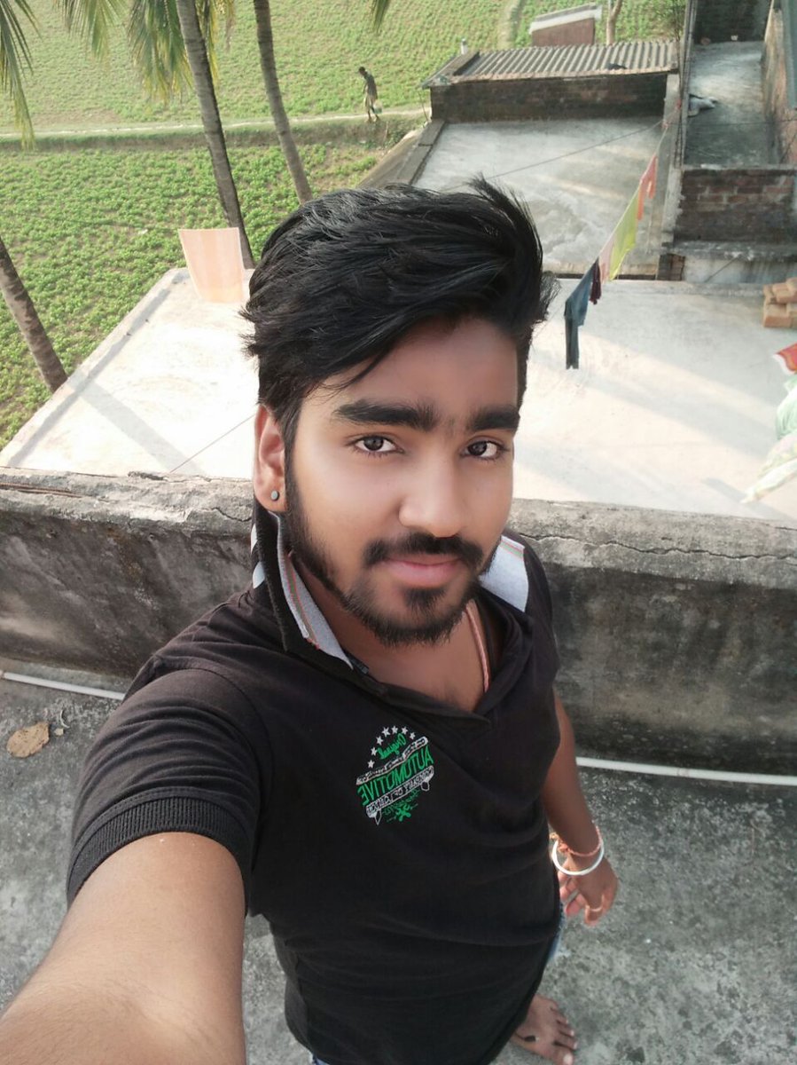 BijaykumarBkd's tweet photo. A selfie toh sirf trailer hai film Abhi Baki Hai mere dost.. https://t.co/4p3URzajxN
