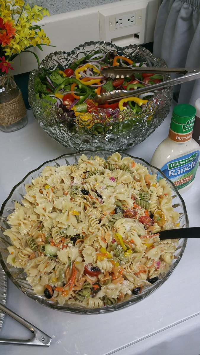 WCDE_NUTRITION's tweet image. Doing a little catering for the district today! Celebrating #principalforaday with @Kimberhalliburt, our dedicated principals &amp;amp; distinguished members of our community.
#lunchladycatering
@SCESWildcats
@BceCafeteria
@GrandviewES
@JES_tigers
@DCHSpioneers