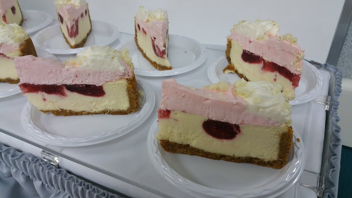 WCDE_NUTRITION's tweet image. Doing a little catering for the district today! Celebrating #principalforaday with @Kimberhalliburt, our dedicated principals &amp;amp; distinguished members of our community.
#lunchladycatering
@SCESWildcats
@BceCafeteria
@GrandviewES
@JES_tigers
@DCHSpioneers