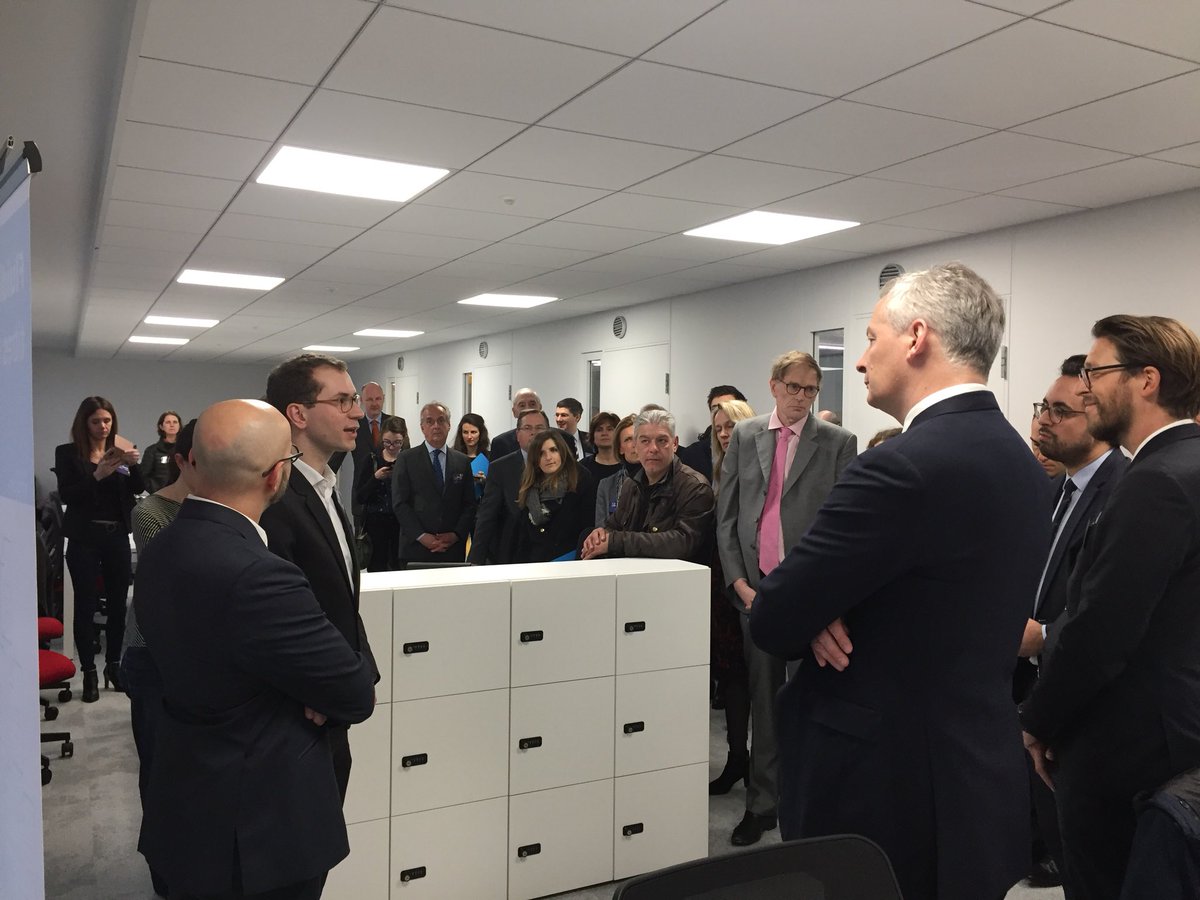 utocat's tweet photo. Très fiers d’avoir pu présenter Catalizr à @BrunoLeMaire et @mounir Mahjoubi, séduits par l’opportunité d’investir en actions non cotées via le PEA en ligne #blockchain #swave @NewAlphaAM https://t.co/6tNzRTseqb