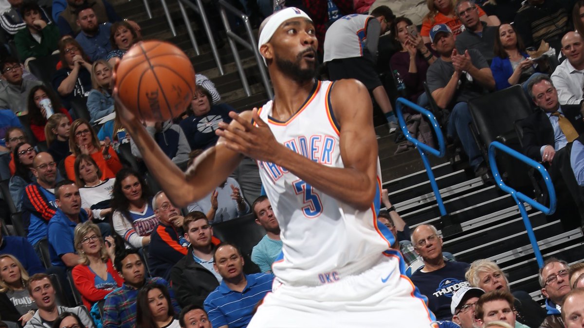 ThunderManiaBR's tweet photo. Corey Brewer vs. Suns - #FullStats:

➟ 17 PTS
➟ 04 REB 
➟ 01 AST
➟ 01 STL 
➟ +26

📊 6/11 FG (54.5%) 
📊 3/3 FT (100%)  
 
Apenas continue, Corey. #ThunderUp https://t.co/LiuiI9Kh9Q
