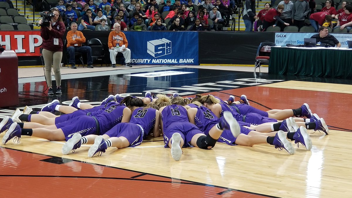 GCMapleLeafs_WB's tweet photo. Congrats to @TaylorU_WBB on an amazing season! They got knocked out by # 1 seed Concordia Nebraska this morning in the sweet sixteen, but represented Taylor University and the Crossroads League with class this week in Sioux City. Well done coaches & players. #CLpride https://t.co/2QKaAgpxVV
