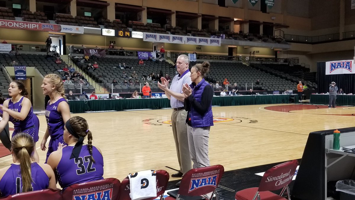 GCMapleLeafs_WB's tweet photo. Congrats to @TaylorU_WBB on an amazing season! They got knocked out by # 1 seed Concordia Nebraska this morning in the sweet sixteen, but represented Taylor University and the Crossroads League with class this week in Sioux City. Well done coaches & players. #CLpride https://t.co/2QKaAgpxVV