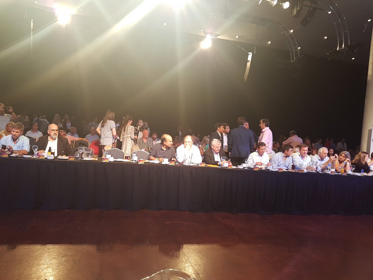 DLaudonio's tweet photo. Nueva reunion Consejo Nacional @proargentina representando a @Pro_Chubut junto a @NachoTorresCH @cordoba_nani @leandrochubut @IngDSuli @Carlosaclarke @zuli @LeandroFurque https://t.co/ytcD3fM1uL