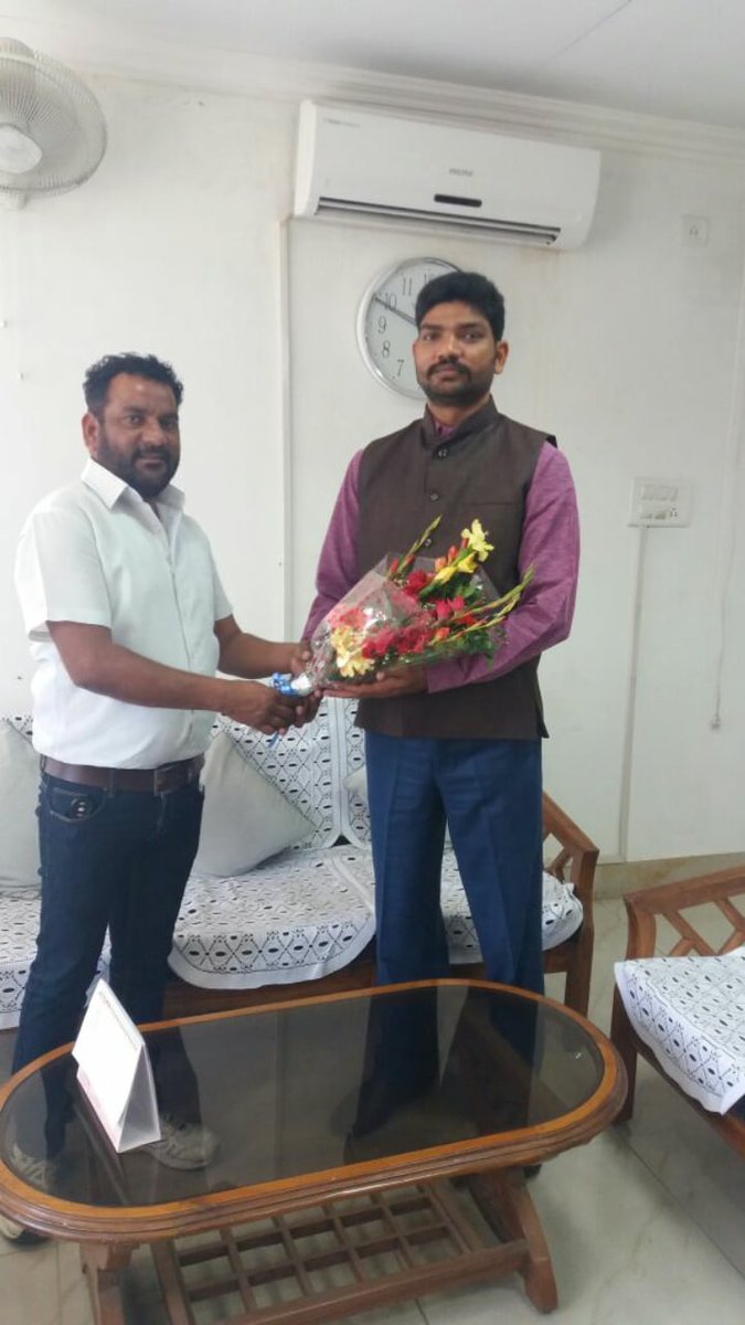 abuimranias's tweet photo. Mr Pawan Jedia, president of non teaching staff ranchi university congratulated him for pay fixation of staff who are no more in the world but their relatives struggled for years! #PayFixation https://t.co/4EBQD8X5Sl