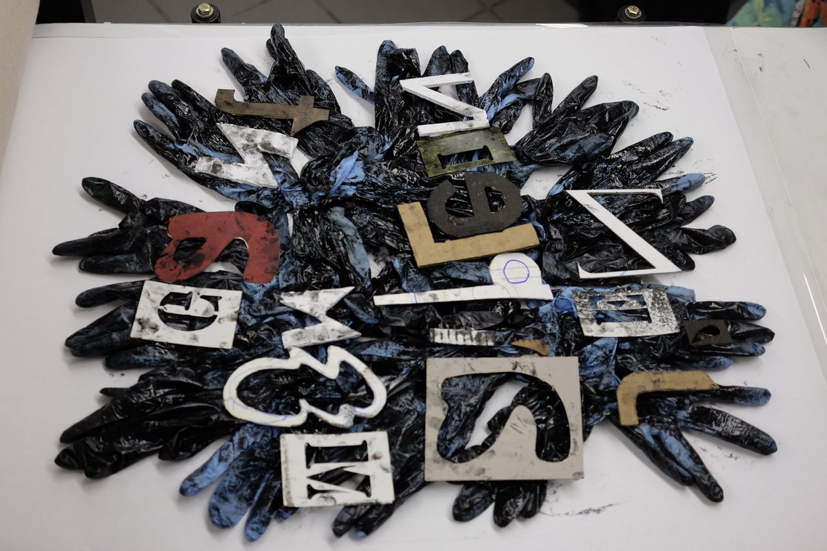 nonefutbolclub's tweet photo. Workshop au #CegepVieuxMontreal
#festivalartsouterrain #laborimprobus #nonefutbolclub #nønefutbolclub https://t.co/uE3QMpnVwU