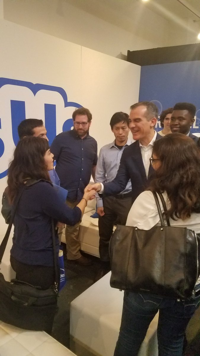 BixelExchange's tweet photo. LA Tech Talent Pipeline students chatted w/@MayorOfLA about their upcoming summer tech internships at yesterday's #TechFairLA. Proud to connect local, #LA students to tech jobs! https://t.co/jkhBjLesvm #techisus https://t.co/BdJUflPfHO