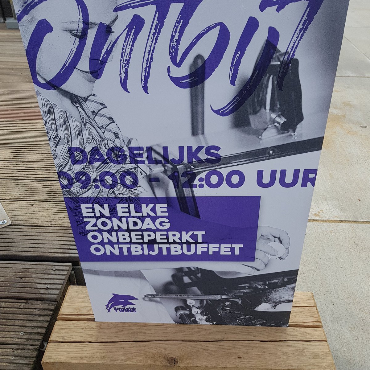 Zondag prachtig weer heerlijk Ontbijtbuffet bij TWINS