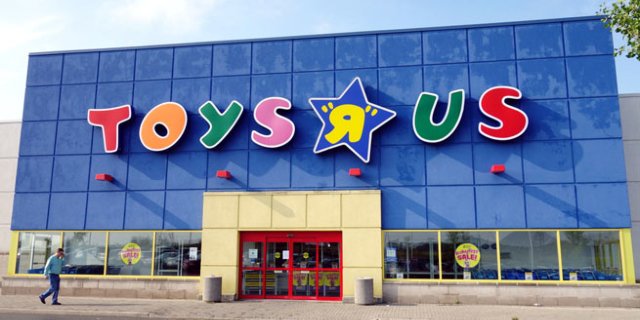 ComicBookNOW's tweet photo. TOYS R' US Reportedly Considering Closing All Its US Stores - https://t.co/tMedF1IfIN https://t.co/XetsCwgOFE