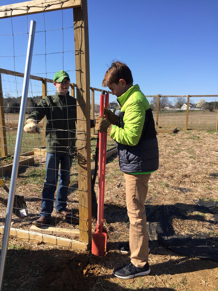 Jesmith14Smith's tweet photo. Edible Community Garden! Cole weather won’t stop us today! @SMSIWCS https://t.co/hewkB8IeX8