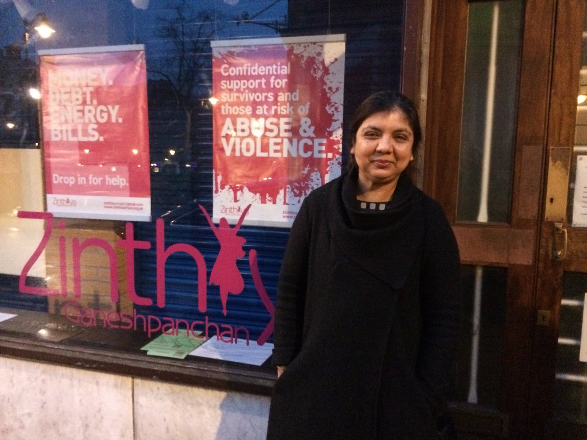 DR_tweetUK's tweet photo. Thank you to Zinthiya from @Zinthiya_Trust for coming down to the town hall this evening to speak about the great work she is doing for the #homeless community &amp; women across #Leicester #homeless4aweek https://t.co/mNYYFZw7KS