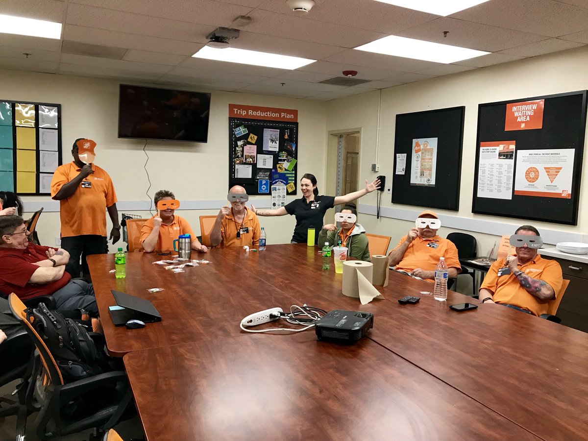 OhThatMcKinnon's tweet photo. How do you say Happy 10th Anniversary #MET?
Texas sheet cake, homemade cupcakes, beans, salad and four racks of pork loin ribs! ๐๐ฝ๐ฅ๐ฃ Thanks George @GPsharkz for your #SmokinSkillz . #D66Proud #ONETeam #WDMETPride #10yearsSTRONG @JStorrs91 @D66ClayB @KatiePentek @brianzinnpmd https://t.co/BEKGyfQWho