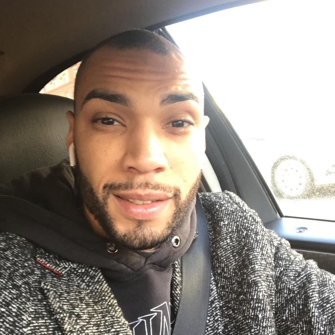 Eric nightly. Эрик мулат. Эрик низигийимана. Эрик каникулы в Мексике. Эрик Найтли пикап