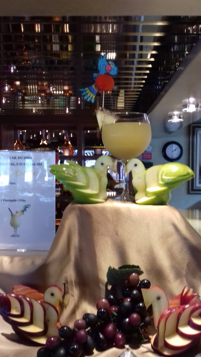 RT J9_Williamson: After a busy day out sightseeing the complimentary cocktail of the day is eagerly awaited on CroisiEurope_RC Belle de Cadix  - today pina colada & check out the cute birds made from apples! SilverTravelAd WorldofCruising CLIAUK TravWrit…